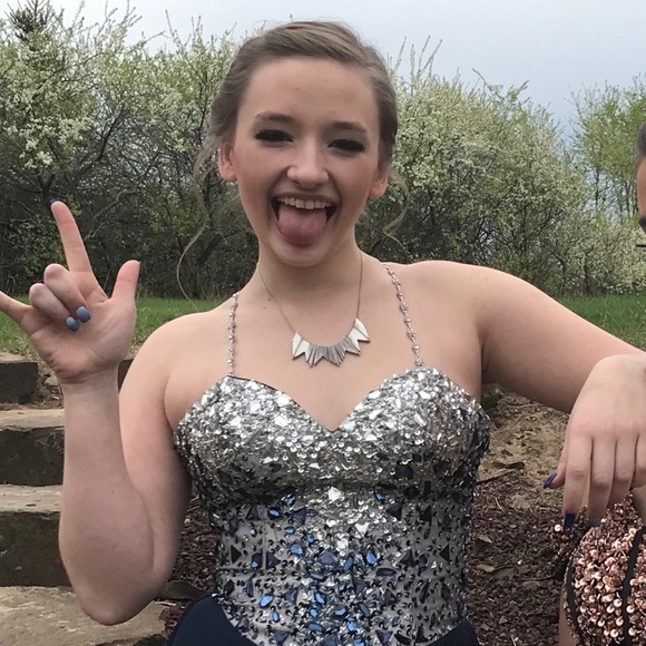 Meet your Posher, Amanda - Picture 3 of 3